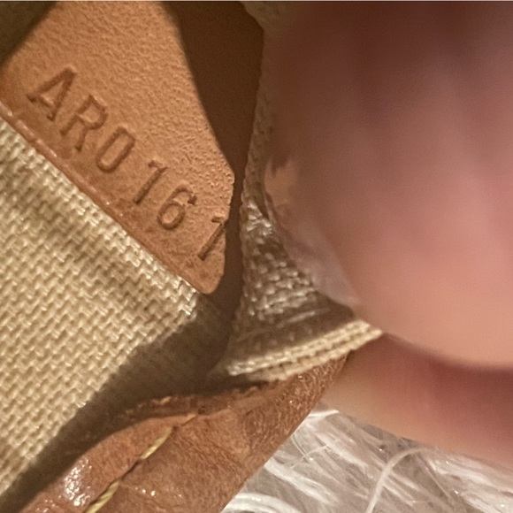 Luis Vuitton Damier Azur MM Neverfull Tote - Picture 16 of 17